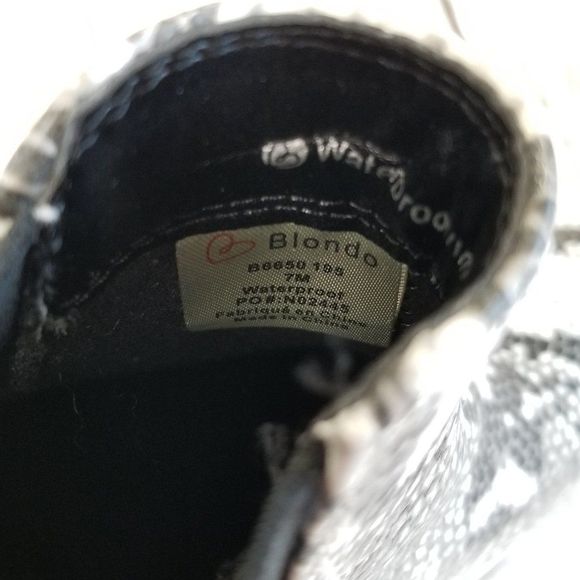 Waterproof Blondo Emelia Snakeskin Chelsea Booties Size 7 NWT - Picture 9 of 9